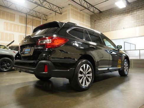 Used 2018 Subaru Outback 2.5i Touring w/ Popular Package #3 image 4