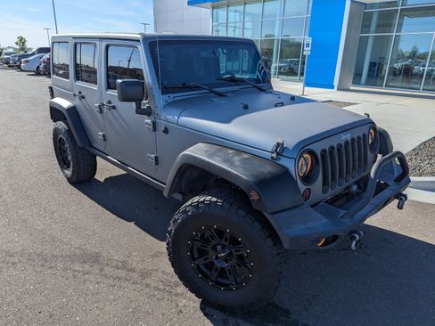 Used 2013 Jeep Wrangler Unlimited Rubicon w/ Connectivity Group AWD/4WD image 4
