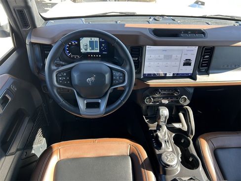 Used 2024 Ford Bronco Outer Banks image 17