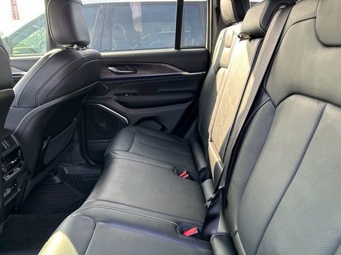 Used 2024 Jeep Grand Cherokee Overland image 38