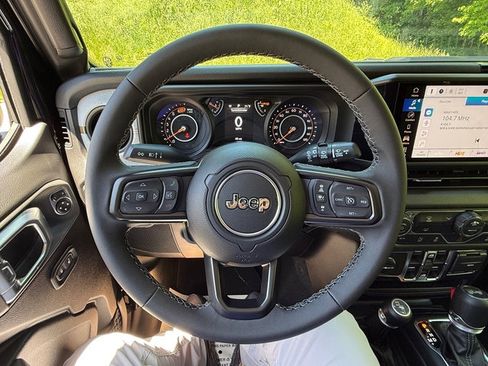 Used 2026 Jeep Wrangler Unlimited Sport AWD/4WD image 18