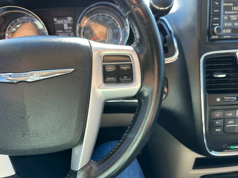Used 2014 Chrysler Town & Country Touring FWD image 19