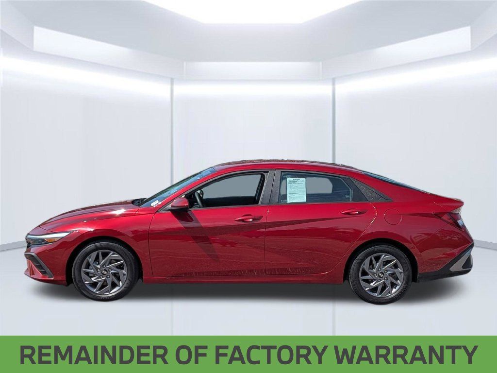 Used 2024 Hyundai Elantra SEL FWD image 2