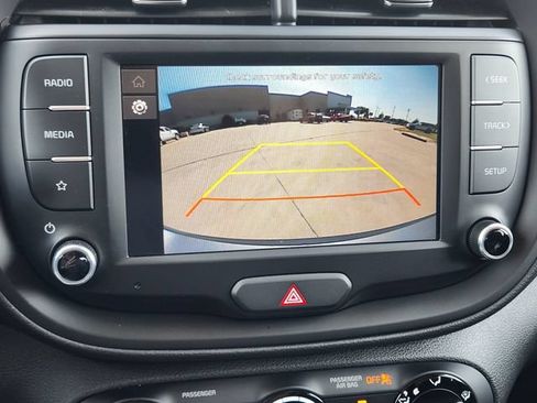 Certified 2025 Kia Soul LX w/ LX Technology Package FWD image 18