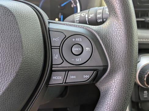 Used 2024 Toyota RAV4 XLE AWD/4WD image 25