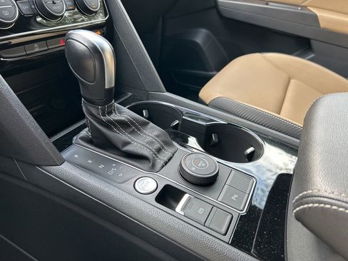 Used 2022 Volkswagen Atlas Cross Sport SE image 37