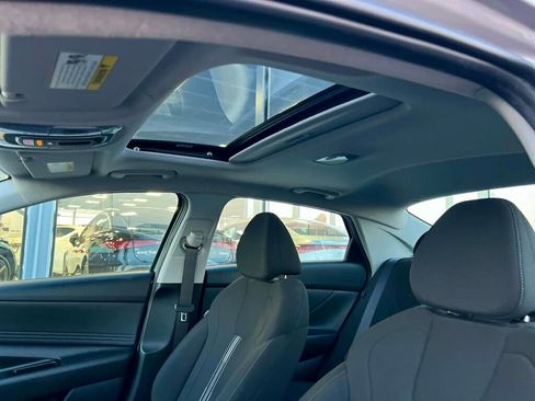 Used 2025 Hyundai Elantra SEL image 30
