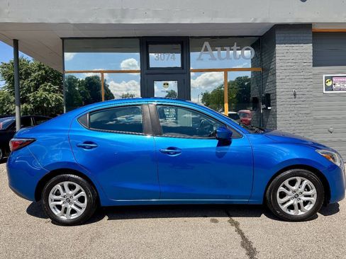 Used 2017 Toyota Yaris iA FWD image 2