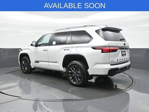 Used 2025 Toyota Sequoia Platinum AWD/4WD image 5