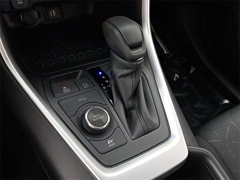 Used 2025 Toyota RAV4 XLE image 30