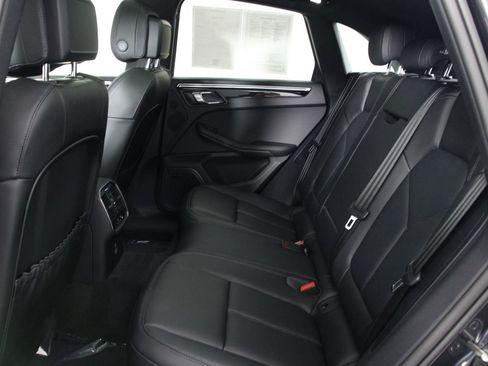 Certified 2025 Porsche Macan AWD/4WD image 33