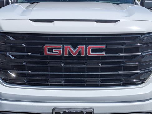 Used 2023 GMC Sierra 1500 Elevation w/ X31 Off-Road Package AWD/4WD image 9