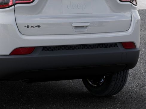 New 2026 Jeep Compass Latitude image 13