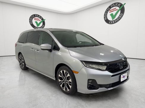 Used 2025 Honda Odyssey Elite image 7