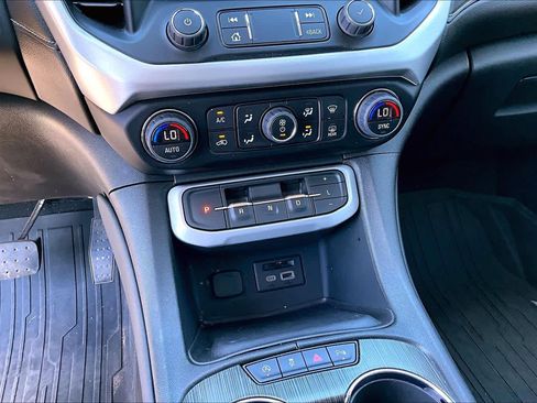 Used 2023 GMC Acadia SLT w/ Preferred Package AWD/4WD image 32