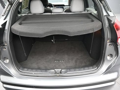 Used 2023 Nissan Kicks SR w/ SR Premium Package FWD image 16
