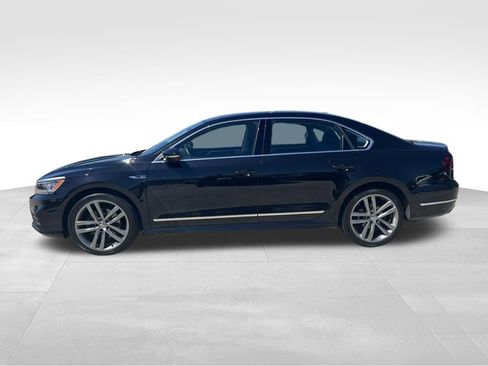 Used 2019 Volkswagen Passat 2.0T SE R-Line image 3