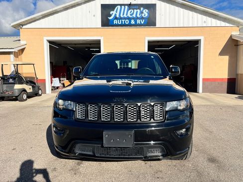 Used 2018 Jeep Grand Cherokee Altitude image 2