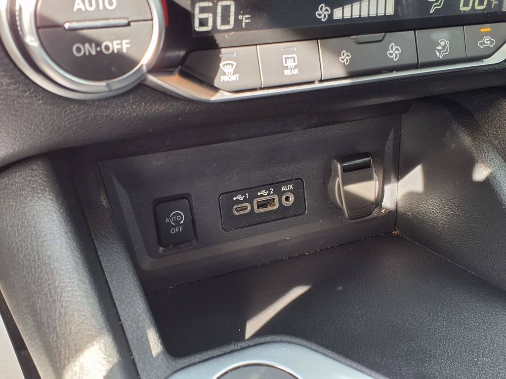 Used 2025 Nissan Sentra SV w/ All-Weather Package FWD image 11
