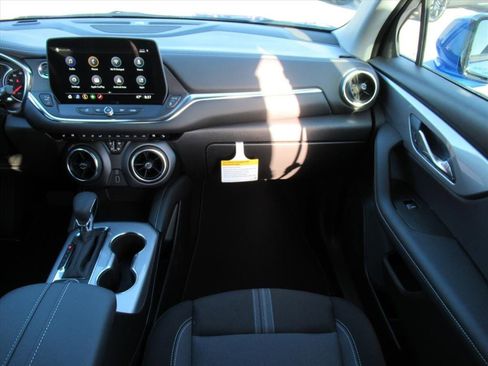New 2025 Chevrolet Blazer LT FWD image 12