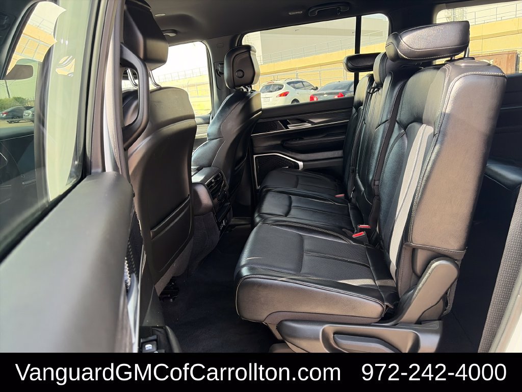 Used 2024 Jeep Wagoneer Series II w/ Flexible Seating Group RWD image 27