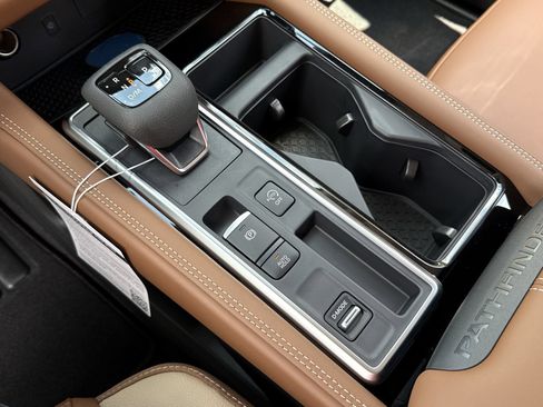 New 2026 Nissan Pathfinder Platinum FWD image 10