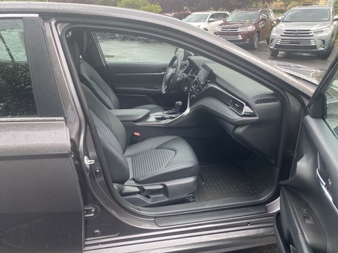 Used 2023 Toyota Camry SE image 11