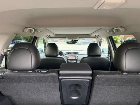 Used 2019 Nissan Rogue SL w/ Premium Package AWD/4WD image 7