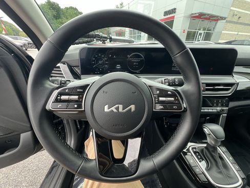 Used 2024 Kia Seltos S AWD/4WD image 16