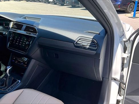 Used 2024 Volkswagen Tiguan SE image 18