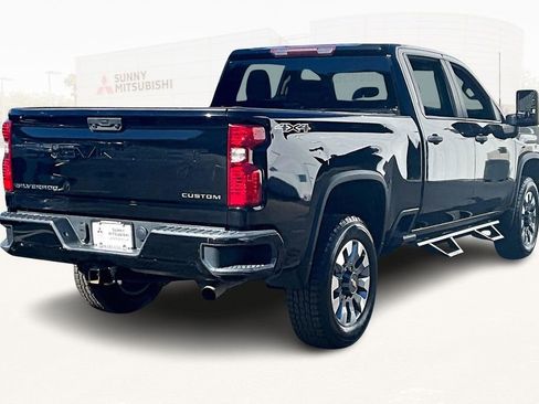 Used 2022 Chevrolet Silverado 2500 Custom w/ Custom Value Package image 6