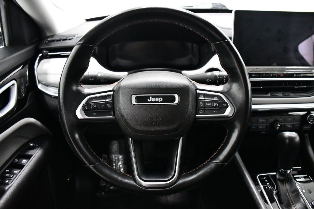 Used 2022 Jeep Compass Limited w/ Elite Group AWD/4WD image 9