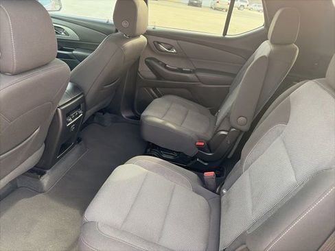 Used 2023 Chevrolet Traverse LT image 11