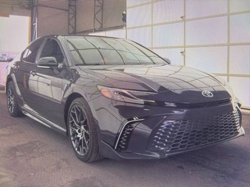 Used 2025 Toyota Camry XSE FWD image 2