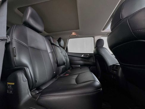 Used 2018 Nissan Pathfinder Platinum image 27