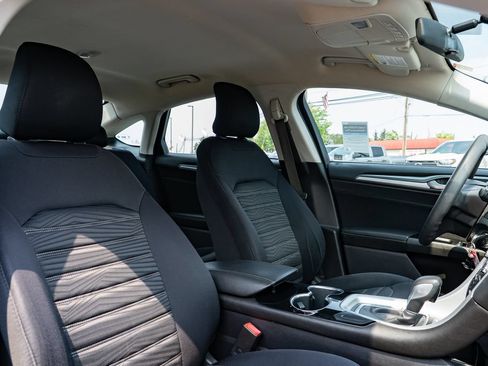 Used 2016 Ford Fusion SE FWD image 29