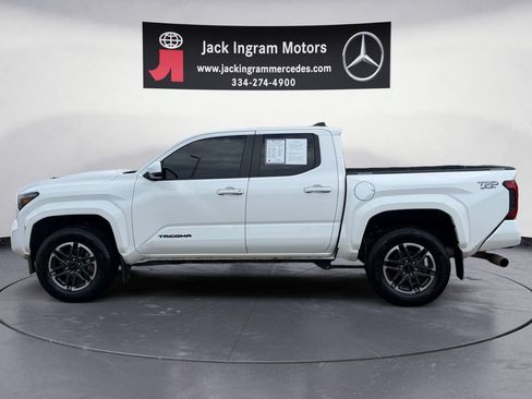 Used 2025 Toyota Tacoma TRD Sport AWD/4WD image 2