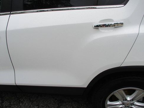 Used 2019 Chevrolet Trax LT w/ LT Convenience Package AWD/4WD image 13