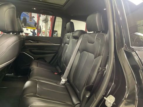 New 2026 Jeep Grand Cherokee Limited w/ Luxury Tech Group II AWD/4WD image 23