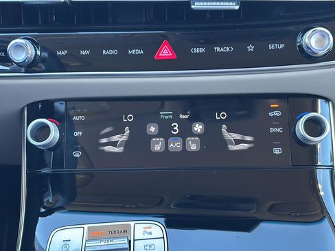 Used 2026 Genesis GV70 2.5T image 31