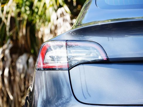 Used 2020 Tesla Model 3 Standard Range image 7