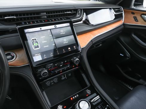 Used 2022 Jeep Grand Cherokee Summit image 11