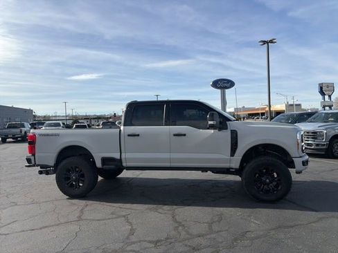 Used 2024 Ford F350 Platinum w/ Tremor Off-Road Package AWD/4WD image 4