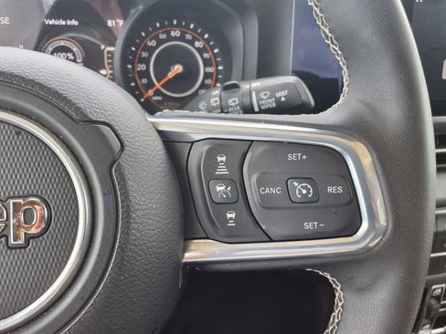 Used 2025 Jeep Wrangler Unlimited Sahara AWD/4WD image 23