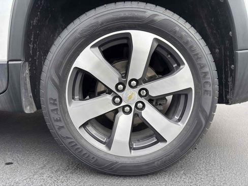 Used 2019 Chevrolet Traverse LT w/ LT Premium Package image 13