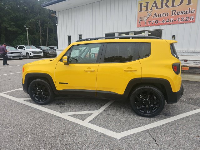 Used 2018 Jeep Renegade Altitude w/ UConnect 8.4 Nav Group FWD image 2