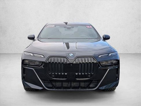 Certified 2024 BMW i7 xDrive60 w/ Premium Package AWD/4WD image 2