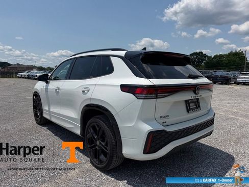 Used 2025 Volkswagen Tiguan SE R-Line AWD/4WD image 3