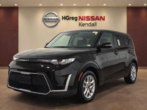Used 2024 Kia Soul LX w/ Option Group 015 FWD image 3