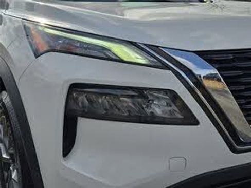 Used 2023 Nissan Rogue S image 17